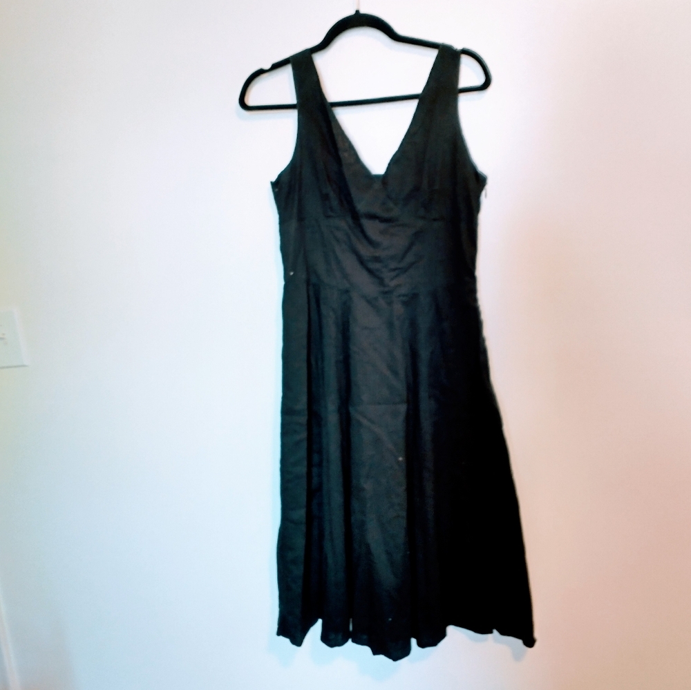 Gap black summer midi sundress. Full skirt with v neck and tank sleeves, 100% c